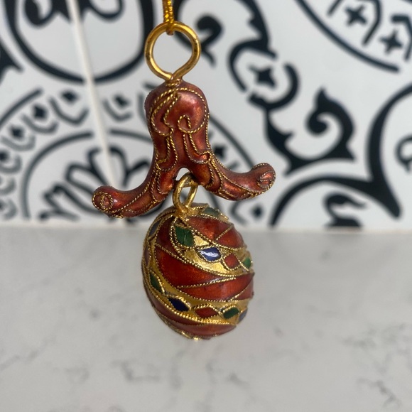 Vintage Dillards CLOISONNE Enameled Egg Ornament Christmas Theme Holiday Gold - Picture 3 of 5